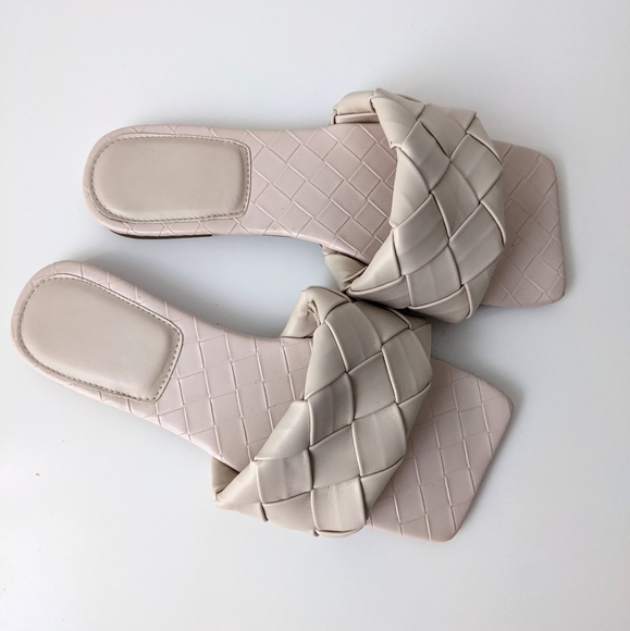 Bottega Veneta Shoes - Woven Slide Sandals